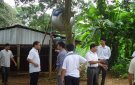 Đồng chí Bí thư Huyện ủy về thăm xã Xuân Dương, thăm nhà máy Cán Tôn đầu tiên ở huyện Thường Xuân, thăm Trang trại Gà tại thôn Tân Lập.